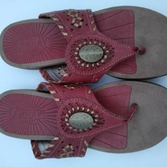 Array Moki Medallion Leather Thong Sandal Dark Red Women's sz 6.5 - Picture 1 of 7